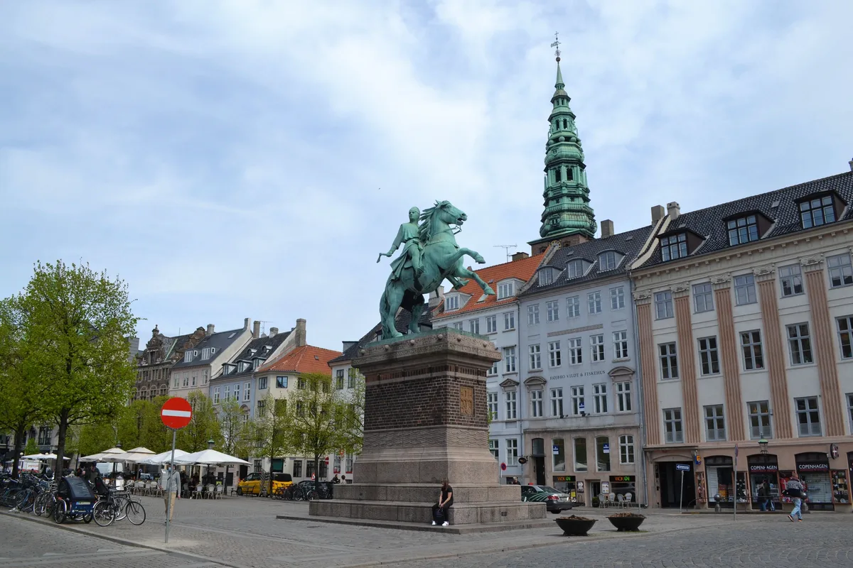 Площа Højbro Plads і пам’ятник єпископу Абсалону